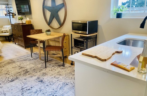Cedar Hills Apartment | Welcome to our Luxury Memory Lane Hideaway