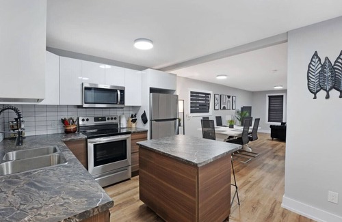 Welland Apartment | Welcome To Our Modern 2Bdrm/1Bth w/Laundry/BBQ
