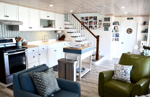 Niantic House | Welcome to our "River Resort" directly on the Niantic River with Dock