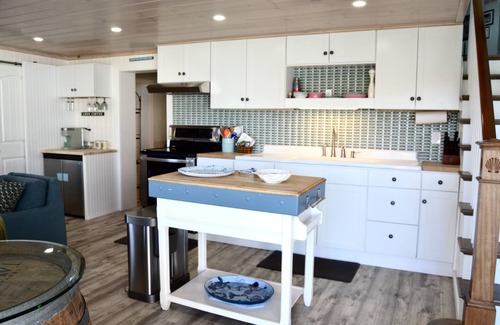 Niantic House | Welcome to our "River Resort" directly on the Niantic River with Dock