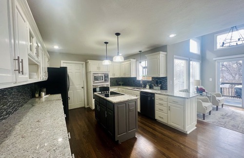 Shawnee House | Welcome to our spacious 3,000 sqft home with a main floor master.