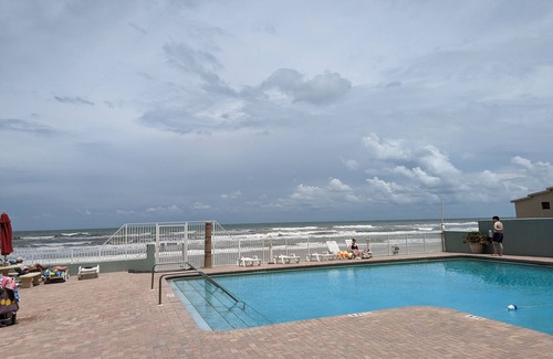 East Daytona Apartment | Welcome to paradise! Enjoy the view of the waves.