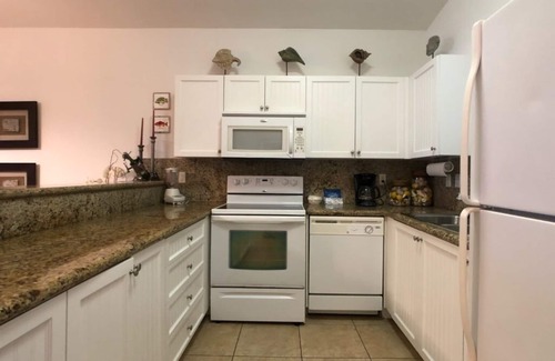 Alice Town Villa | Welcome to Paradise, Beautiful 2/2 Villa, 3rd. Floor Water Views (40 ft. Slip)