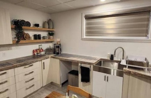 Chateauguay House | Welcome to Peaceful Pines-Your Home Away From Home,10 min from Playground Casino