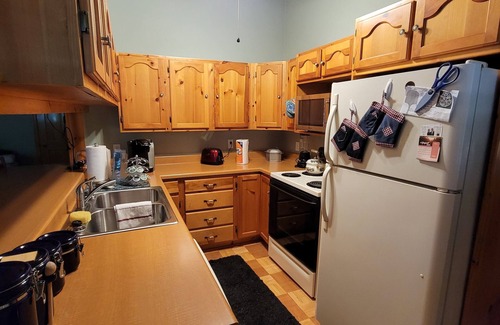 Troutville Apartment | Welcome to Planterosa. Near the Appalachian trail.