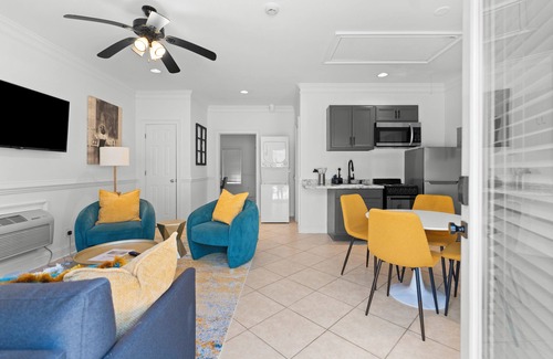 Suwanee Apartment | Welcome to Pool Azul! Guest House & Private Pool. Two King Size Beds.