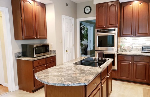 North Potomac House | Welcome to Quince Orchard Knolls, North Potomac. Your home away from home!