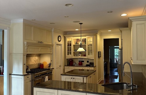 Manchester House | Welcome to Riley's Retreat! A Cozy Sanctuary within Walking Distance to Town!