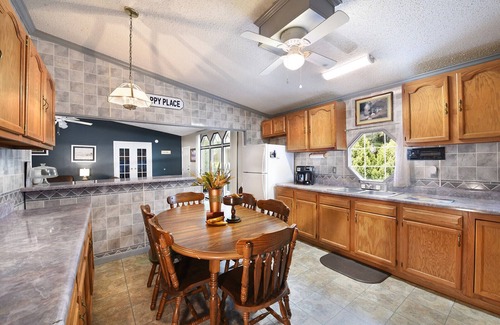 Premier House | Welcome to Ronnie's Place