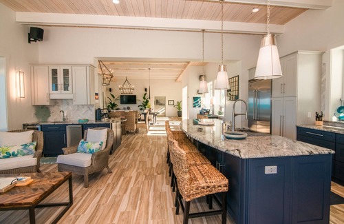 Tar Bay House | Welcome To Sandy Bum Relax In Luxury On Tar Bay Beach (6 Bedroom Listing)