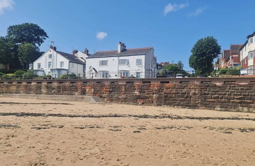 Wallasey Cabin | Welcome to Sea Quinn Views Annex.nCoastal Charm at Your Doorstepn