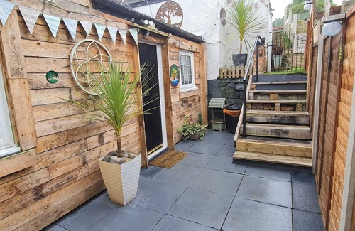 Wallasey Cabin | Welcome to Sea Quinn Views Annex.nCoastal Charm at Your Doorstepn
