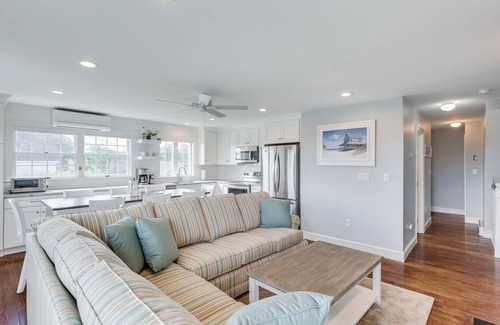 Dennis House | Welcome To Seaside Estate - .1 Mile to Corporation Beach