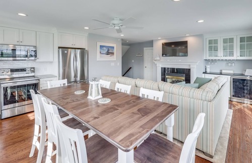 Dennis House | Welcome To Seaside Estate - .1 Mile to Corporation Beach