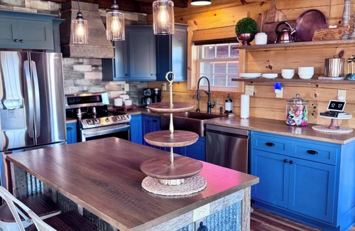 Hilham Cabin | Welcome to Serenity @ The Pointe where the picturesque views are so stunning.