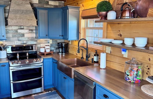 Hilham Cabin | Welcome to Serenity @ The Pointe where the picturesque views are so stunning.