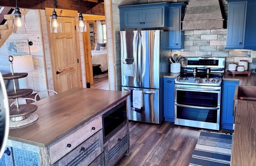 Hilham Cabin | Welcome to Serenity @ The Pointe where the picturesque views are so stunning.