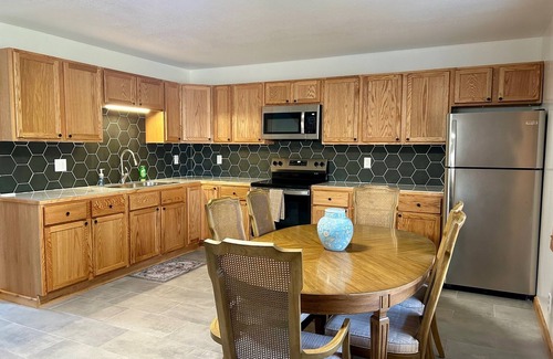 Melmore House | Welcome to St. John’s Hollow Retreat! Charming 3-bedroom house outside of Tiffin