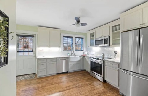 Mason House | Welcome to Stella's Place - Gorgeous 2 BR Home, In The Heart Of Mason