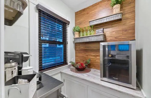 Mason House | Welcome to Stella's Place - Gorgeous 2 BR Home, In The Heart Of Mason