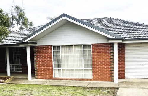 East Wagga Wagga Apartment | Welcome to 'Suburban Bliss: Elegant Villa 1' – Your Serene Retreat