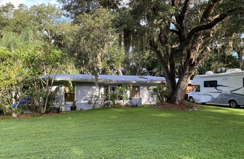 Interchange Square House | Welcome to sunny Palm Bay! You'll love it.