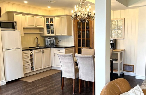 Cressy Apartment | Welcome to Sunset View!