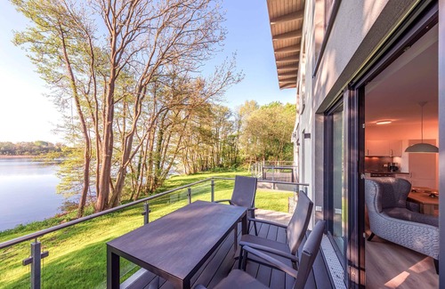 Krakow am See Apartment | Welcome to the 5-star Mantra Oasis vacation apartment directly on Lake Krakow.