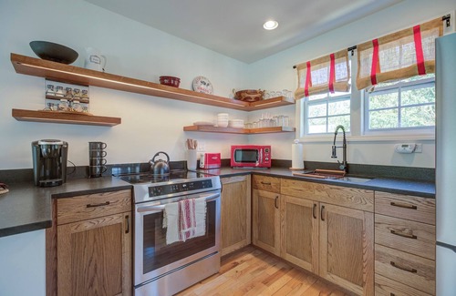 Black Mountain Cabin | Welcome to the Black Mountain 5th Street Cabins – Cabin