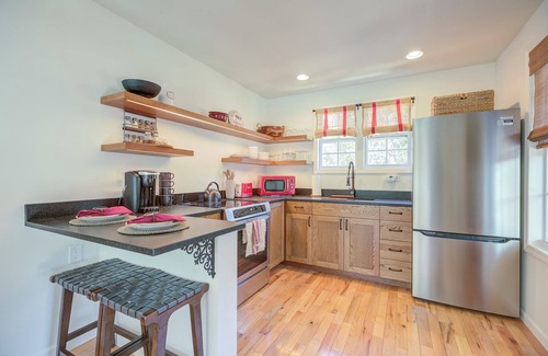 Black Mountain Cabin | Welcome to the Black Mountain 5th Street Cabins – Cabin