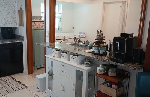 Englewood House | Welcome to the Beachcomber, Charming Master bedroom in pleasant Englewood, Fl