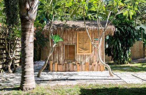 Gulf Gate Estates House | Welcome to The Bray Escape 4 miles to Siesta Key