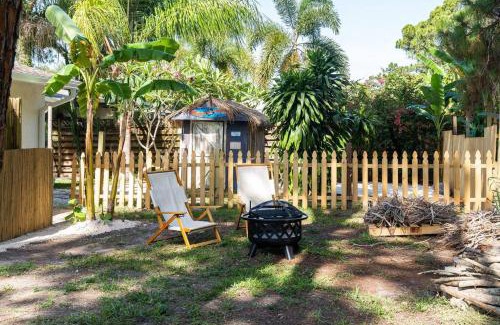 Gulf Gate Estates House | Welcome to The Bray Escape 4 miles to Siesta Key
