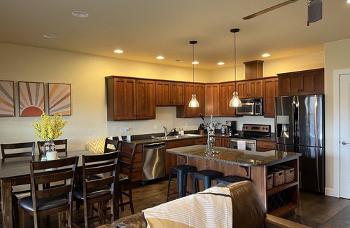 Quincy Condo | Welcome to the Bright Side!