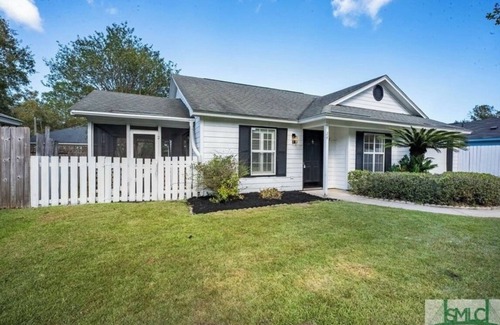 Savannah House | Welcome to the Butterfly Bungalow located in charming Isle of Hope, Savannah, GA