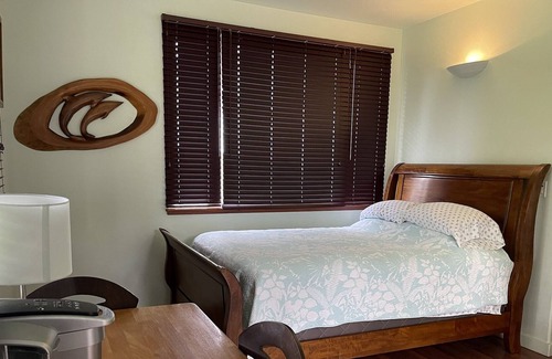 Pauwela Apartment | Welcome to the Dolphin Studio + 1 bathroom with Wifi