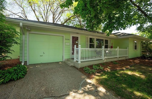 Woodbury County House | Welcome to the Enchanted Porch! Adorable 2 bed, 1.5 bath in Sioux City