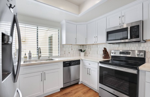 Sunrise Villas Condo | Welcome to the Grand Bahama. An updated condo in South PS with Mountain Views.