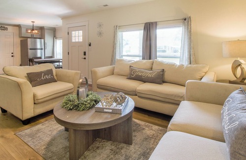 Pooler House | Welcome to The Guest House on Manden Drive your home away from home