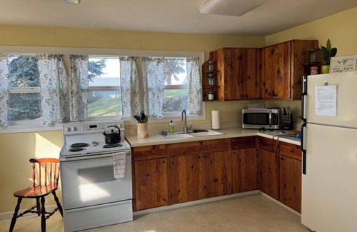 College Place Apartment | Welcome to the Hillside Retreat