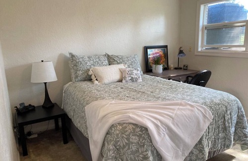 College Place Apartment | Welcome to the Hillside Retreat