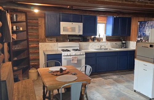 Mountain Club House | Welcome to The Hitching Post — Historic Prescott Retreat