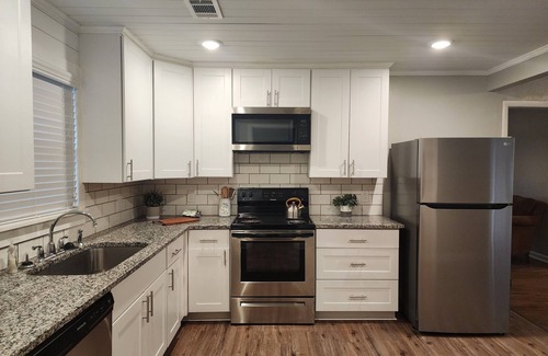 Covington House | Welcome to the Hollywood of the South! 2 miles from Covington Square.