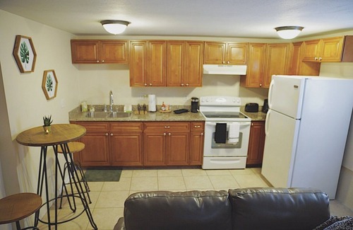 Irish Channel Apartment | Welcome to the Jungle pad!
