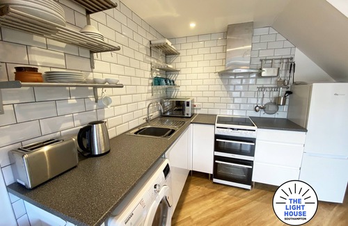 Southampton House | Welcome to The Light House a tranquil city retreat, with off road parking.