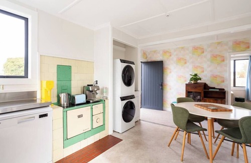 Ranfurly House | Welcome to The Nest Maniototo. Stay cozy in Ranfurly.