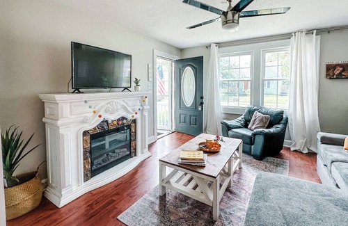 Owensboro House | Welcome to the Owensboro House our exquisite home located in the heart of town.