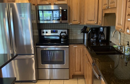 Dundee House | Welcome to The Reunion House at Lakespell! Relaxation and enjoyment begins here.