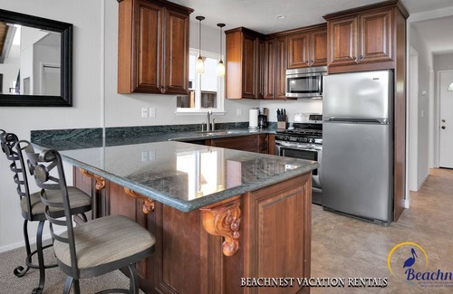 Aptos House | Welcome to the Sea Breeze - easily walking distance to Seacliff Beach with Ocean View!