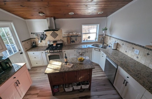 Queensbury Cabin | Welcome to the Starry Night Cabin, your perfect year-round getaway!